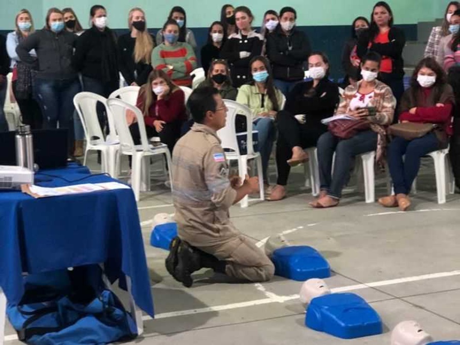 Profissionais-da-educacao-de-Domingos-Martins-recebem-formacao-sobre-saude-e-primeiros-socorros Profissionais-da-educacao-de-Domingos-Martins-recebem-formacao-sobre-saude-e-primeiros-socorros