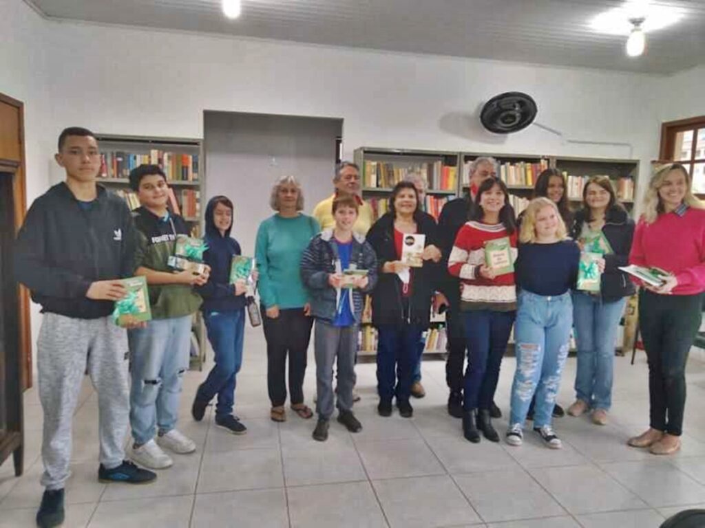 Encontro-de-Clubes-de-Leitura-reune-geracoes-para-troca-de-experiencias