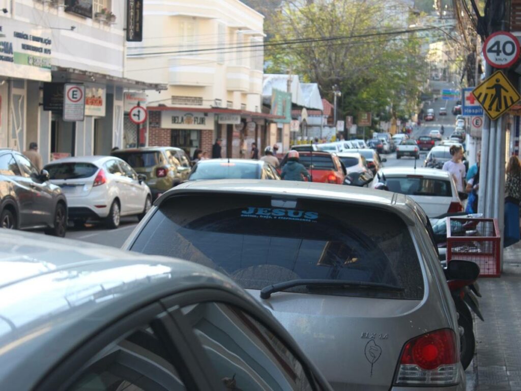 Falta-de-estacionamento-em-Domingos-Martins