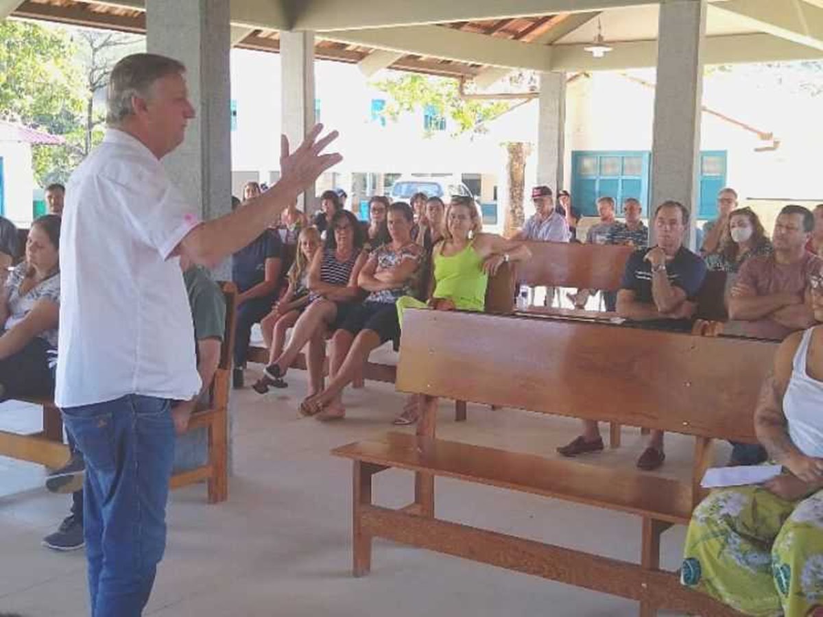 Prefeito-de-Domingos-Martins-se-reune-em-Biriricas-para-ouvir-demandas-da-comunidade Prefeito-de-Domingos-Martins-se-reune-em-Biriricas-para-ouvir-demandas-da-comunidade
