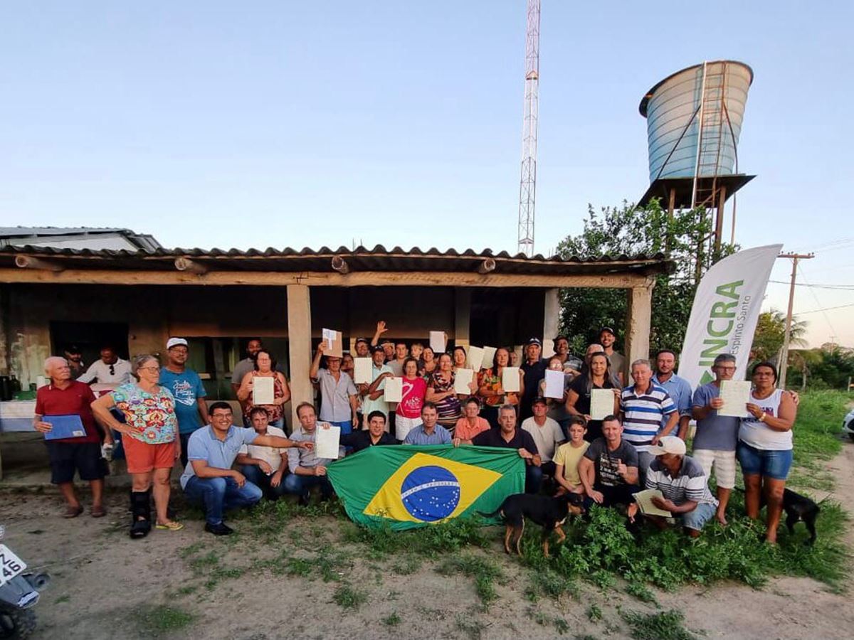 Agricultores-recebem-titulos-de-propriedades-rurais-em-Linhares Agricultores-recebem-titulos-de-propriedades-rurais-em-Linhares