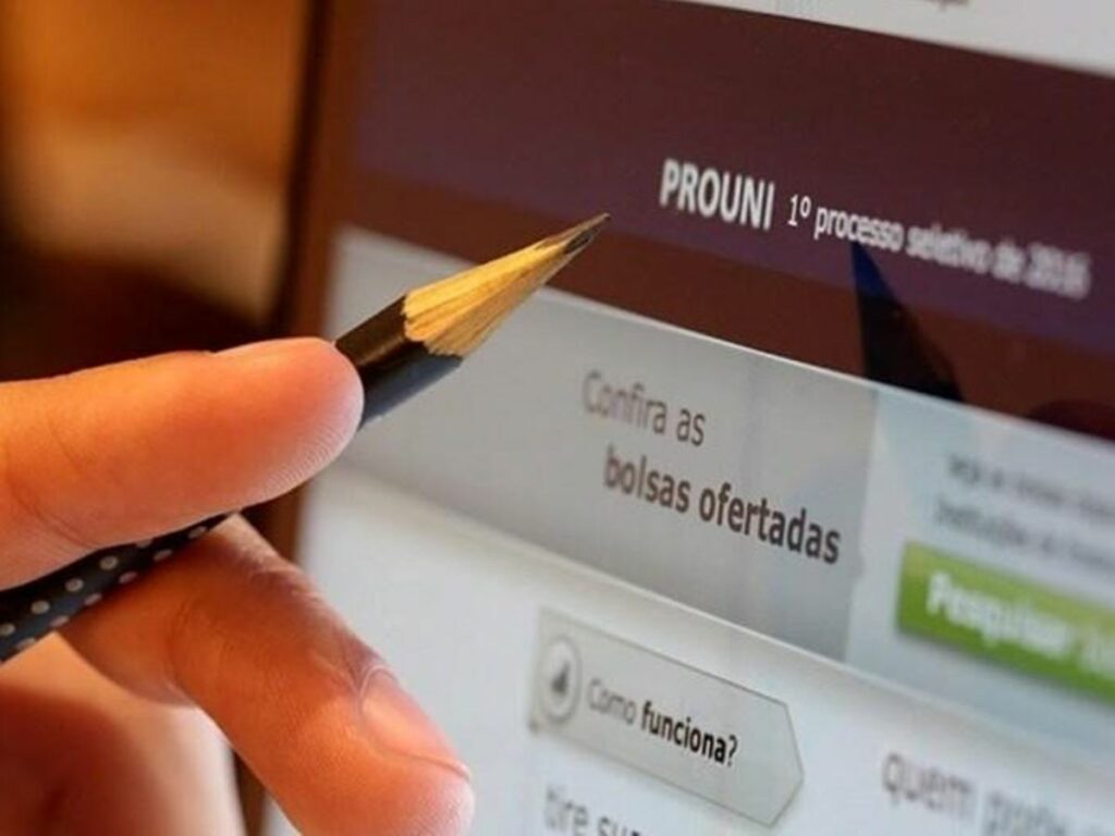 Candidatos-selecionados-na-lista-de-espera-do-Prouni-tem-ate-esta-sexta-feira-para-entregar-documentacao-nas-universidades