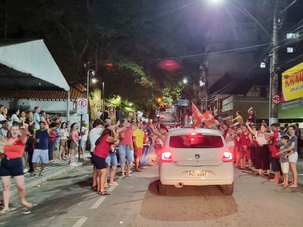 Eleitores-comemoram-vitoria-de-Lula-nos-municipios-de-Domingos-Martins-e-Marechal-Floriano