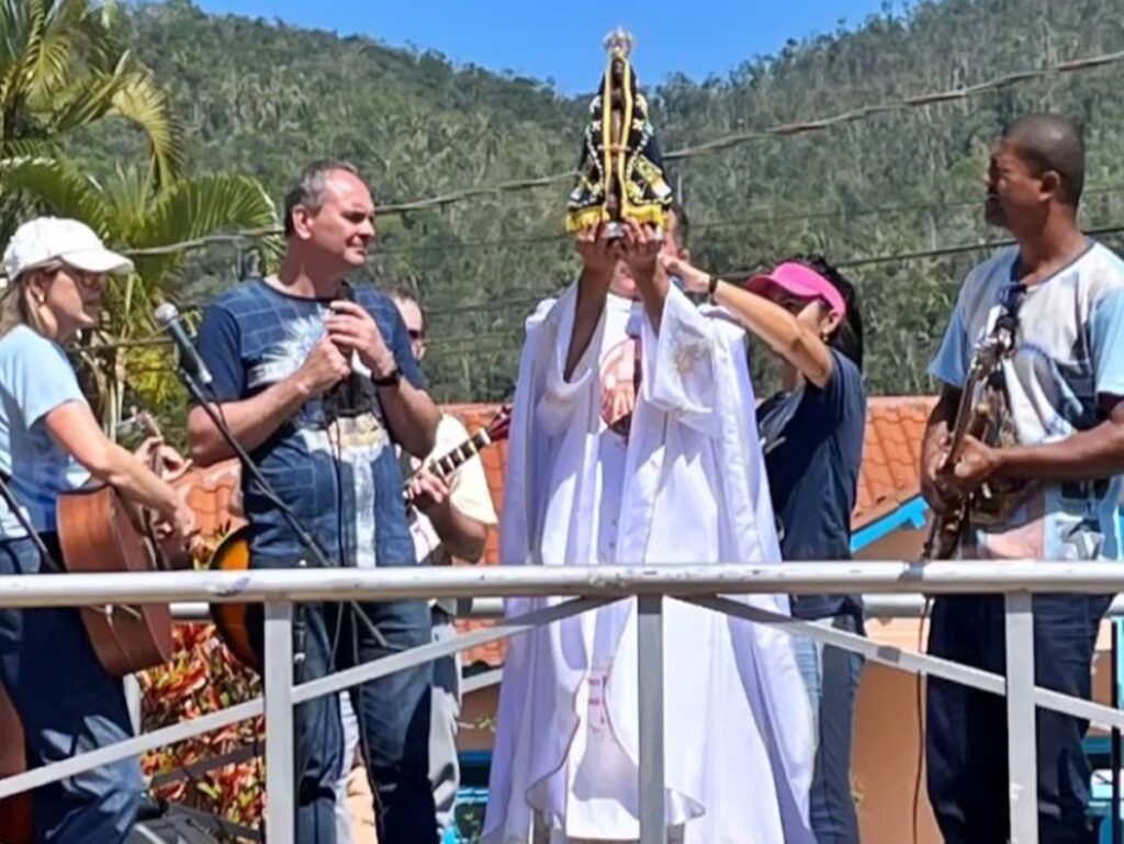 Fies-realizam-procissao-em-homenagem-a-Nossa-Senhora-Aparecida-entre-Marechal-Floriano-e-Alfredo-Chaves