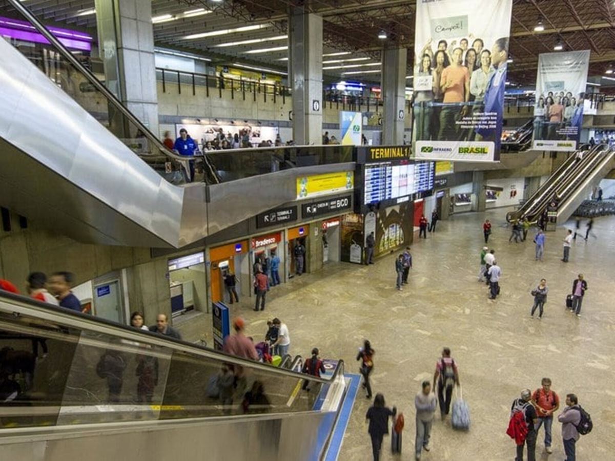 Aeroporto-de-Guarulhos-tem-25-voos-cancelados-apos-bloqueio-de-rodovia