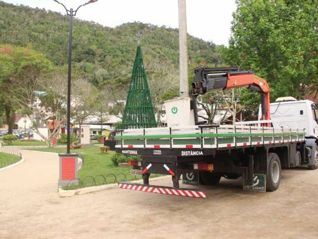 Comecam-os-preparativos-para-o-Brilho-de-Natal-Evento-segue-ate-janeiro