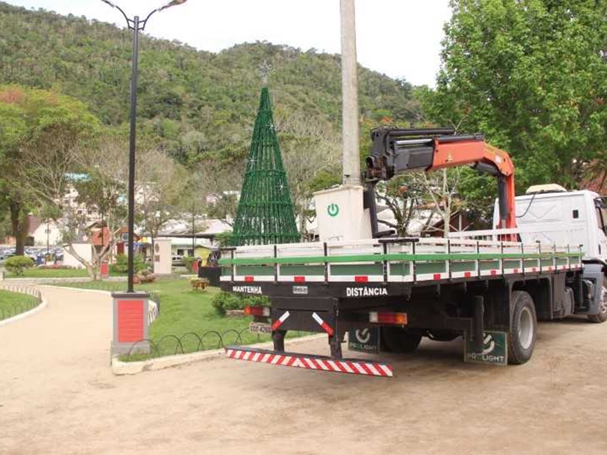 Comecam-os-preparativos-para-o-Brilho-de-Natal-Evento-segue-ate-janeiro