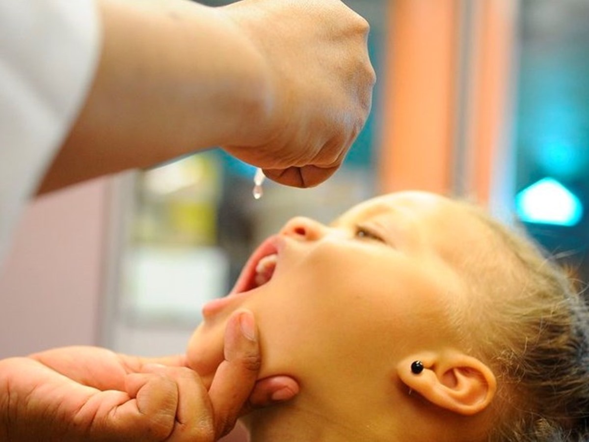 Ministro-da-Saude-pede-que-pais-vacinem-filhos-contra-a-poliomielite-1