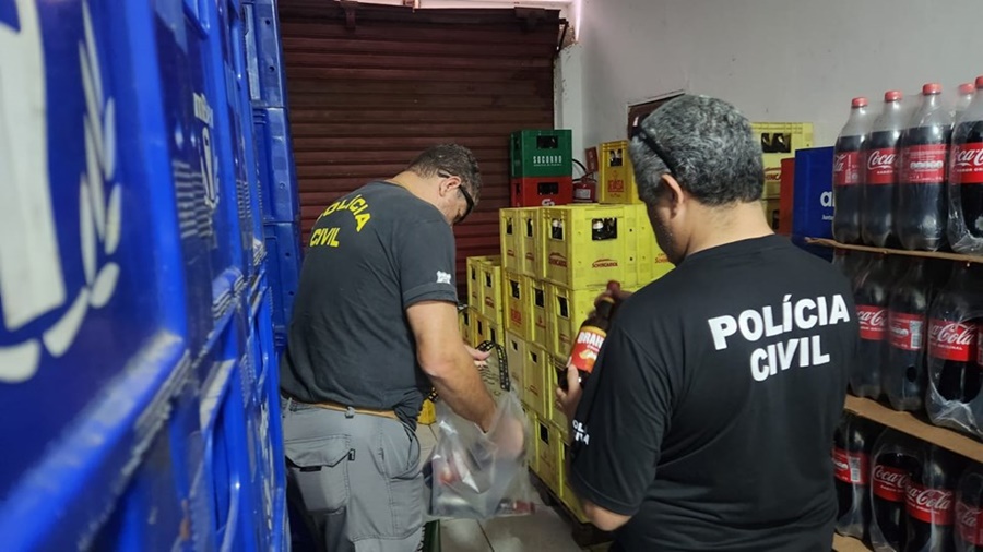 Policia-Civil-apreende-materiais-usados-para-adulterar-bebidas-em-tres-municipios-do-Estado Policia-Civil-apreende-materiais-usados-para-adulterar-bebidas-em-tres-municipios-do-Estado