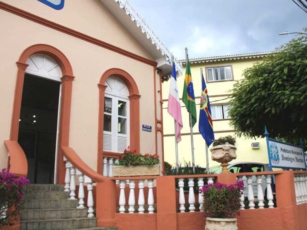 Prefeitura-entrega-reforma-e-autoriza-construcao-de-nova-escola-em-Chapeu