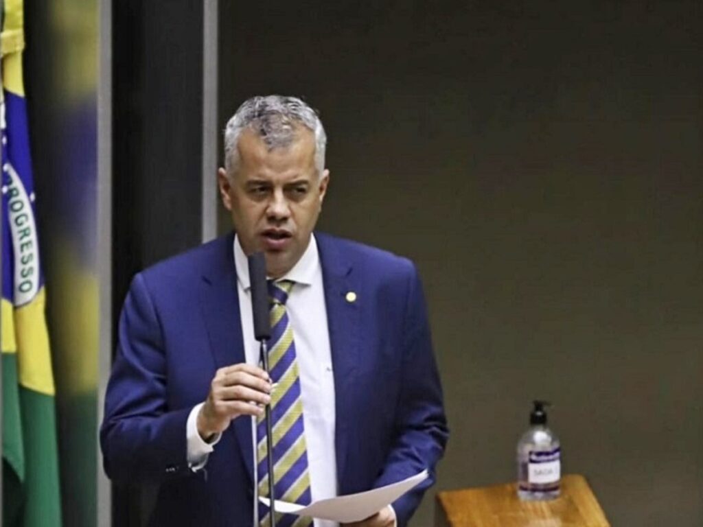 Vice-lider-do-Governo-na-Camara-defendeu-aprovacao-de-R-279-bilhoes-para-aumentar-auxilios-sociais