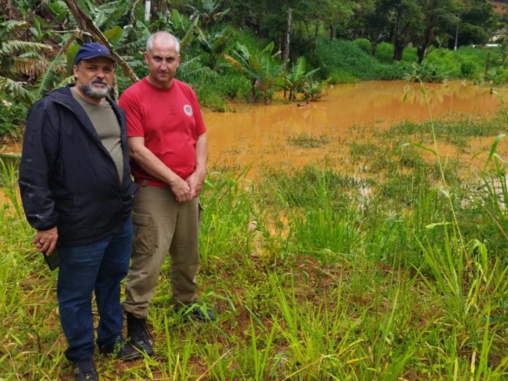 Apos-boatos-bombeiros-vistoriam-represa-em-Marechal-Floriano