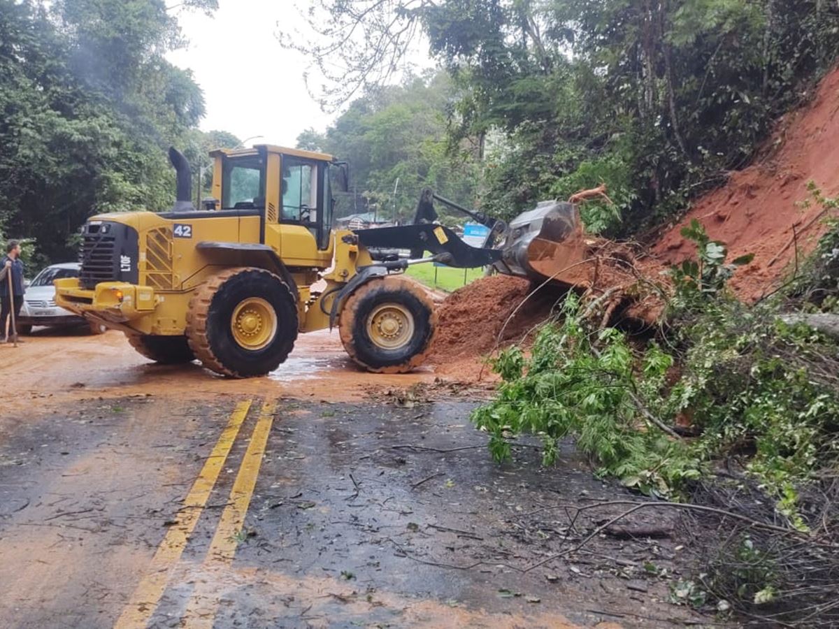 Barreira-volta-a-cair-em-uma-das-pistas-da-BR-262-e-DNIT-monitora-rodovia1 Barreira-volta-a-cair-em-uma-das-pistas-da-BR-262-e-DNIT-monitora-rodovia1