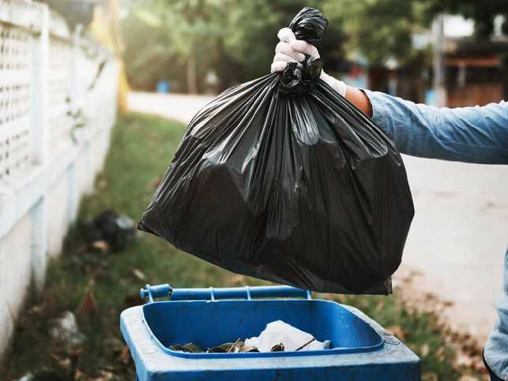 Coleta-de-lixo-nao-sera-realizada-no-domingo-1o