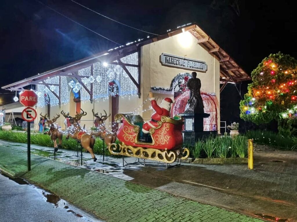 Decoracao-de-Natal-ilumina-a-Sede-de-Marechal-Floriano