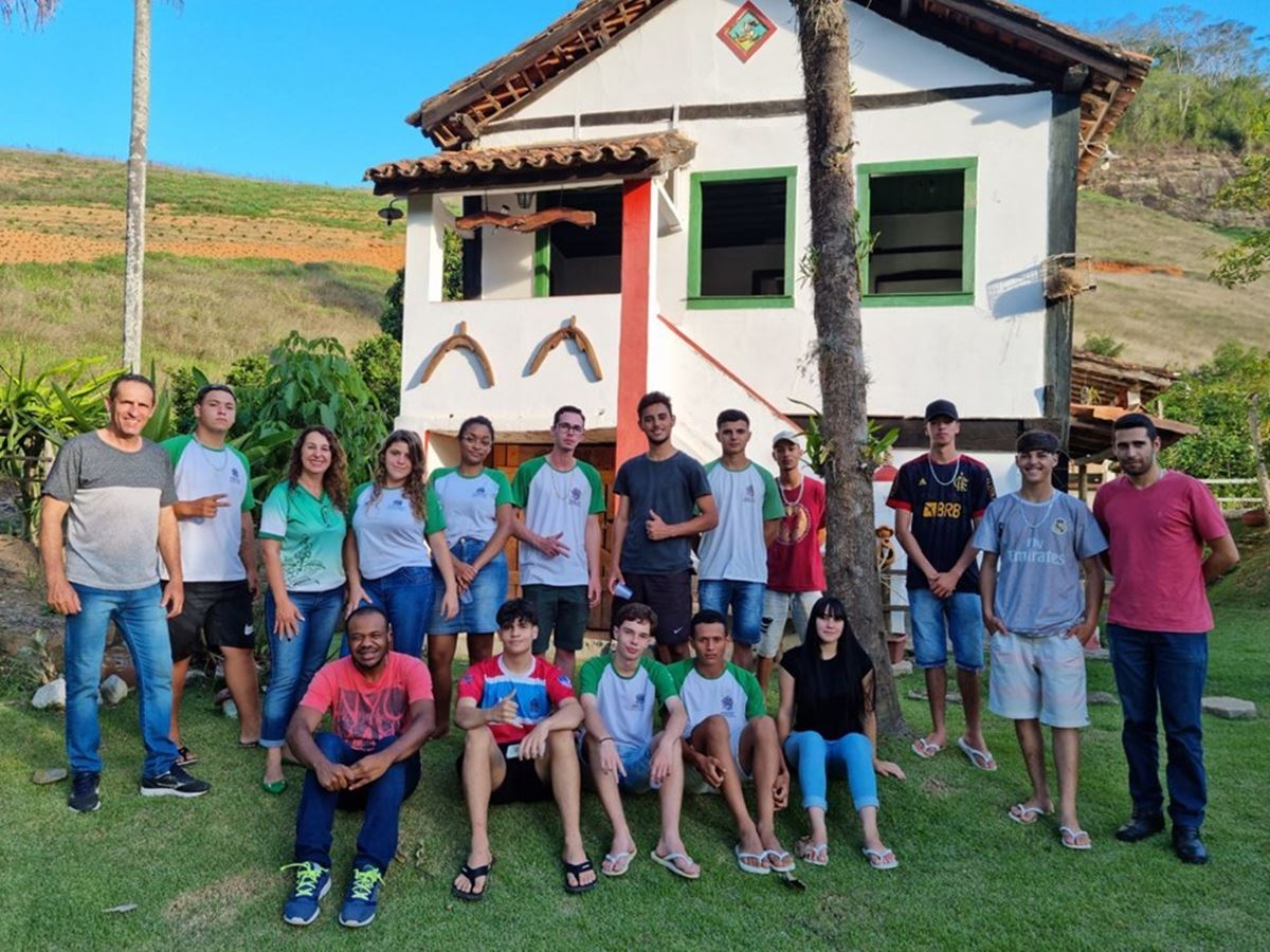 Estudantes-de-Alegre-participam-de-projeto-sobre-a-colonizacao-da-Vila-do-Cafe