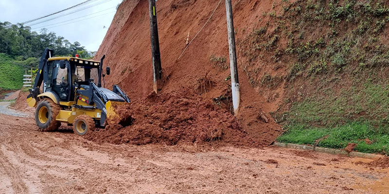 Equipes-da-Prefeitura-realizam-desobstrução-de-vias-afetadas-pelas-tempestades-em-Marechal-Floriano Equipes-da-Prefeitura-realizam-desobstrução-de-vias-afetadas-pelas-tempestades-em-Marechal-Floriano