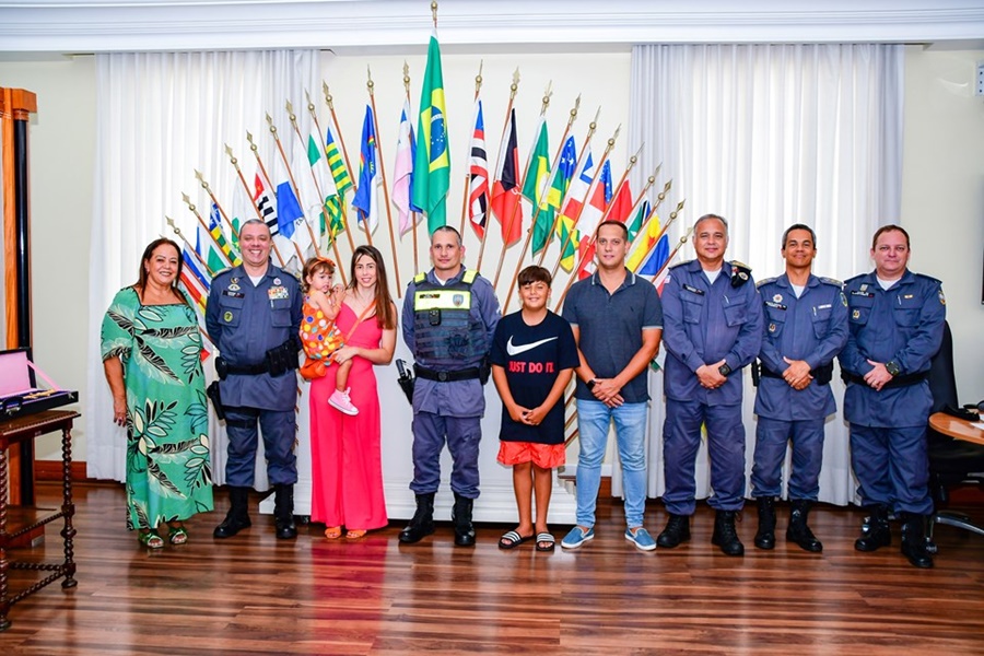Comando-geral-da-PM-homenageia-militar-que-salvou-crianca Comando-geral-da-PM-homenageia-militar-que-salvou-crianca