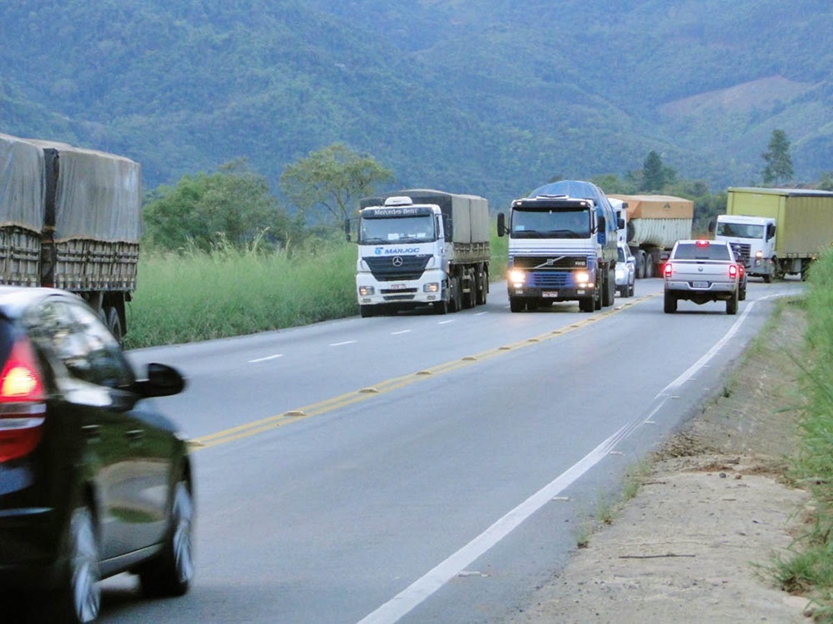 Deputado-sugere-restricao-de-trafego-de-caminhoes-faixas-reversiveis-e-rotatoria-para-desafogar-a-BR-262 Deputado-sugere-restricao-de-trafego-de-caminhoes-faixas-reversiveis-e-rotatoria-para-desafogar-a-BR-262