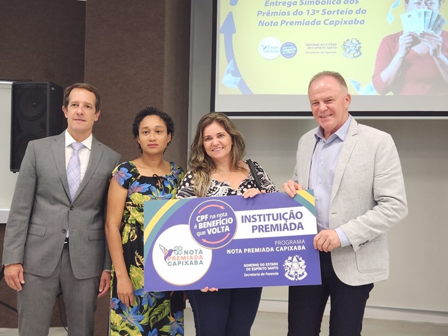 Governador-realiza-entrega-de-premios-para-sorteados-do-Nota-Premiada-Capixaba Governador-realiza-entrega-de-premios-para-sorteados-do-Nota-Premiada-Capixaba