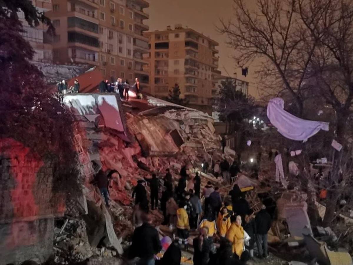 Mortes-em-terremoto-na-Turquia-e-na-Siria-passam-dos-19-mil