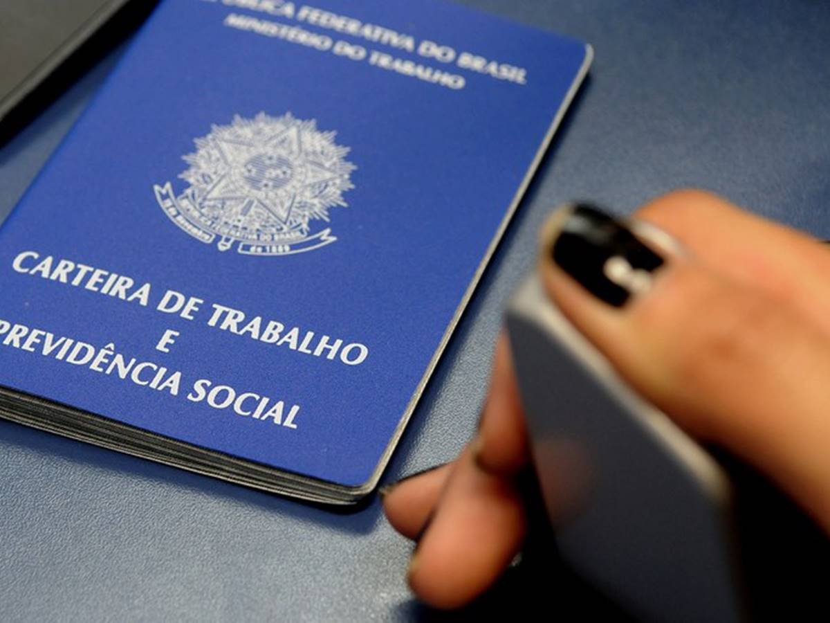 Percentual-da-populacao-desocupada-cai-286-em-2022-comparado-a-2021 Percentual-da-populacao-desocupada-cai-286-em-2022-comparado-a-2021