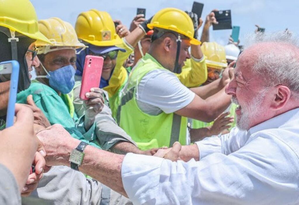 Presidente-anuncia-salario-minimo-de-R-1.320-a-partir-de-maio-e-isencao-do-IR-para-quem-recebe-ate-R-2.640