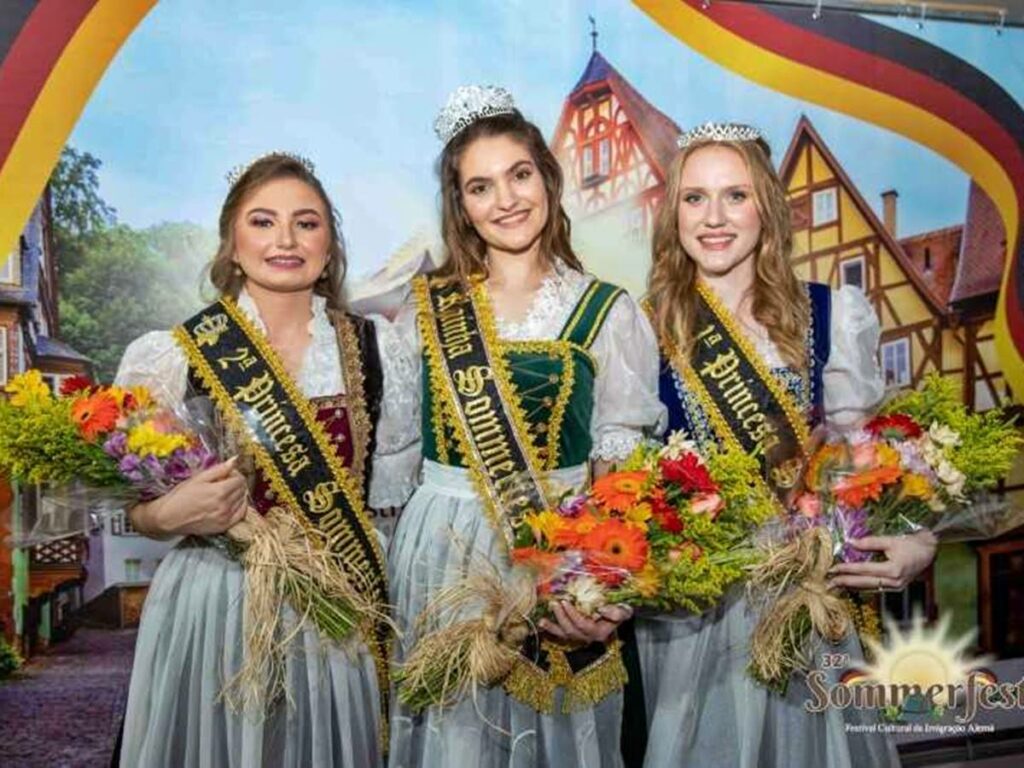 Primeira-noite-da-Sommerfest-elege-Rainha-e-Princesas-2023