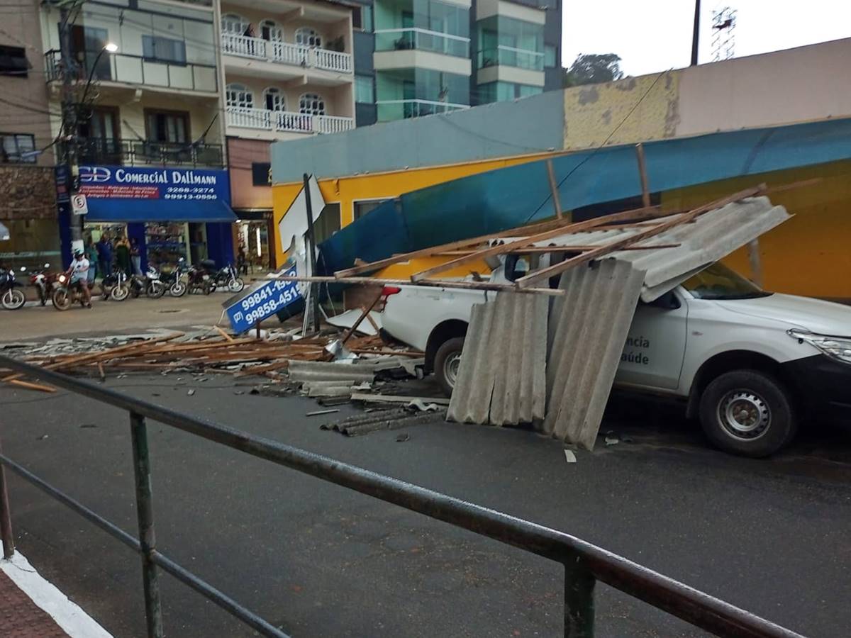 Temporal-derruba-telhado-e-assusta-moradores-em-Domingos-Martins Temporal-derruba-telhado-e-assusta-moradores-em-Domingos-Martins