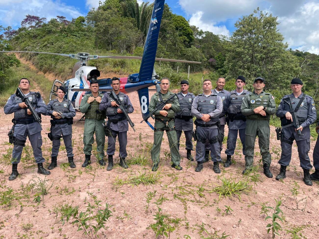 Polícia busca bandidos escondidos em mata após roubarem casa em Alfredo Chaves - capa Polícia busca bandidos escondidos em mata após roubarem casa em Alfredo Chaves - capa