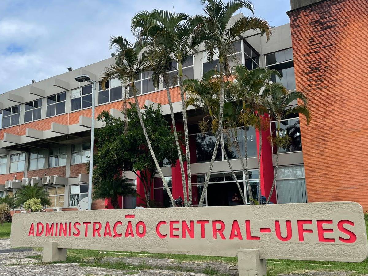 Correria-na-Ufes-apos-estudante-ser-ameacada-por-um-homem Correria-na-Ufes-apos-estudante-ser-ameacada-por-um-homem