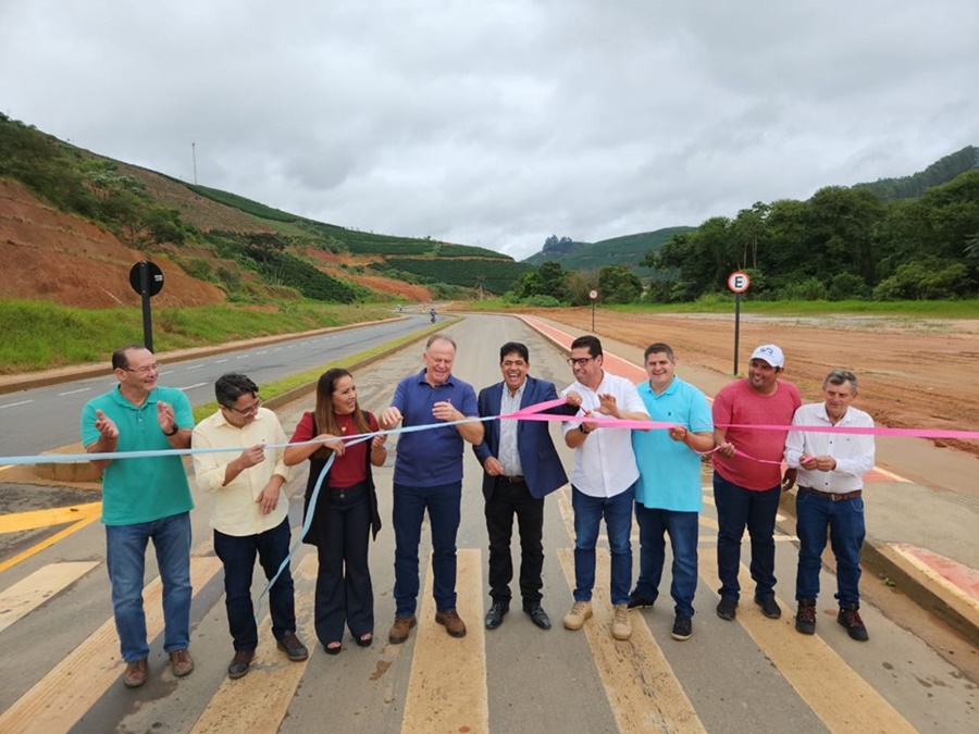 Governador-inaugura-obras-de-pavimentacao-asfaltica-em-Brejetuba Governador-inaugura-obras-de-pavimentacao-asfaltica-em-Brejetuba