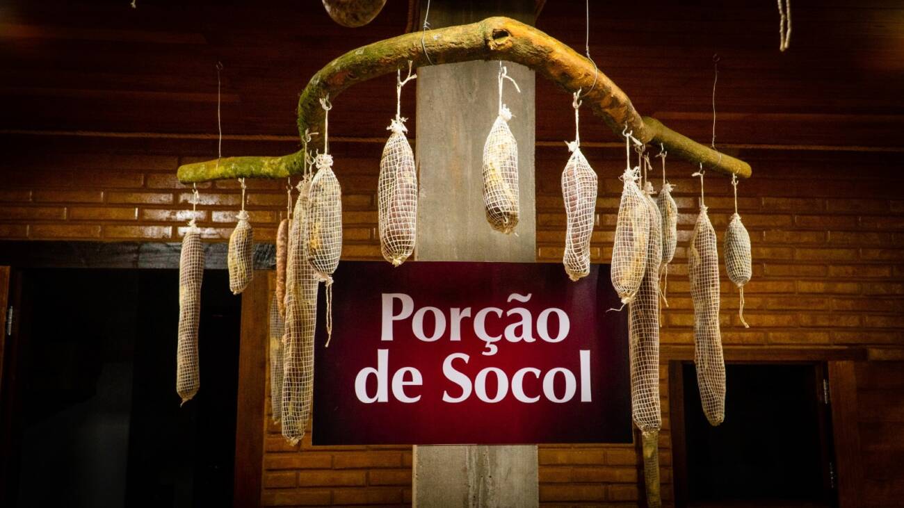 Socol-e-linguica-gigantes-sao-atrativos-de-festa-em-Venda-Nova-do-Imigrante