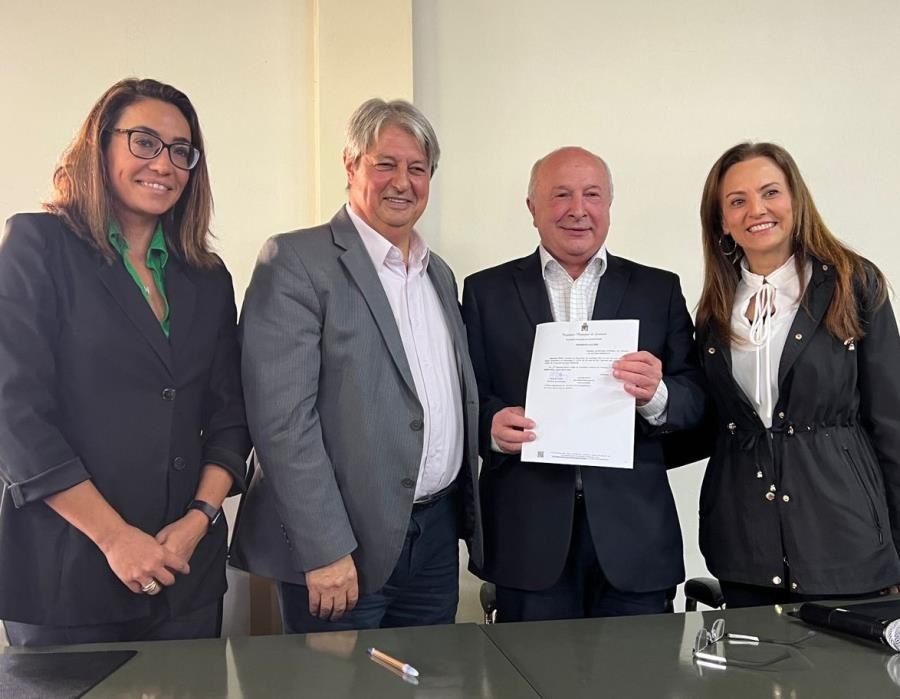 Vice-prefeito-Luia-Barbacovi-e-o-novo-secretario-de-Turismo-de-Gramado Vice-prefeito-Luia-Barbacovi-e-o-novo-secretario-de-Turismo-de-Gramado
