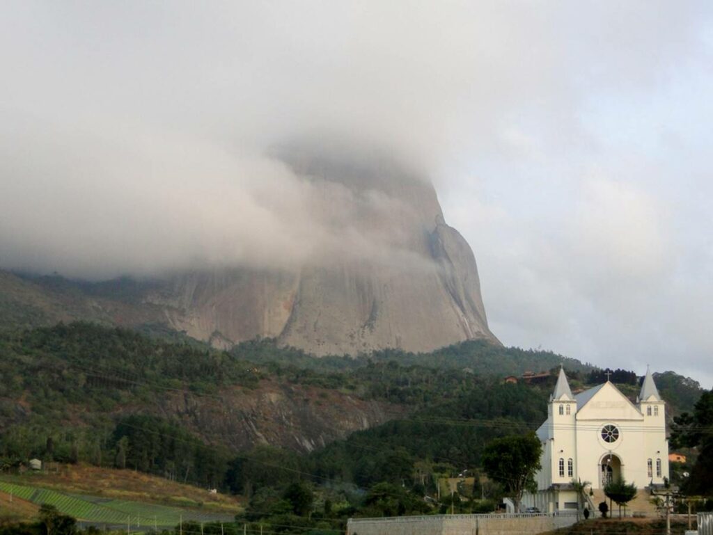 Paroquia-de-Pedra-Azul-realiza-festa-para-celebrar-a-padroeira-Nossa-Senhora-de-Fatima