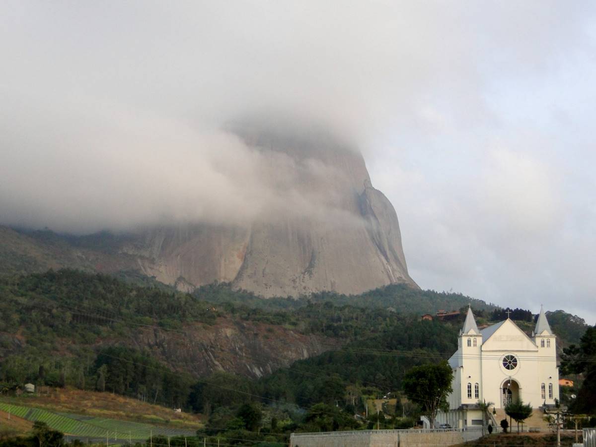 Paroquia-de-Pedra-Azul-realiza-festa-para-celebrar-a-padroeira-Nossa-Senhora-de-Fatima