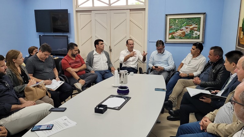 Reuniao-traca-novos-direcionamentos-para-o-combate-a-gripe-aviaria-em-Santa-Maria-de-Jetiba Reuniao-traca-novos-direcionamentos-para-o-combate-a-gripe-aviaria-em-Santa-Maria-de-Jetiba