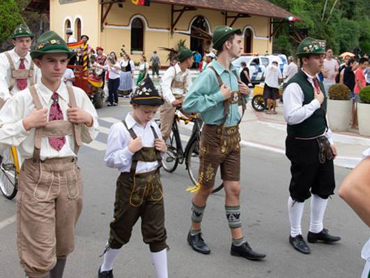 DESFILE DESFILE