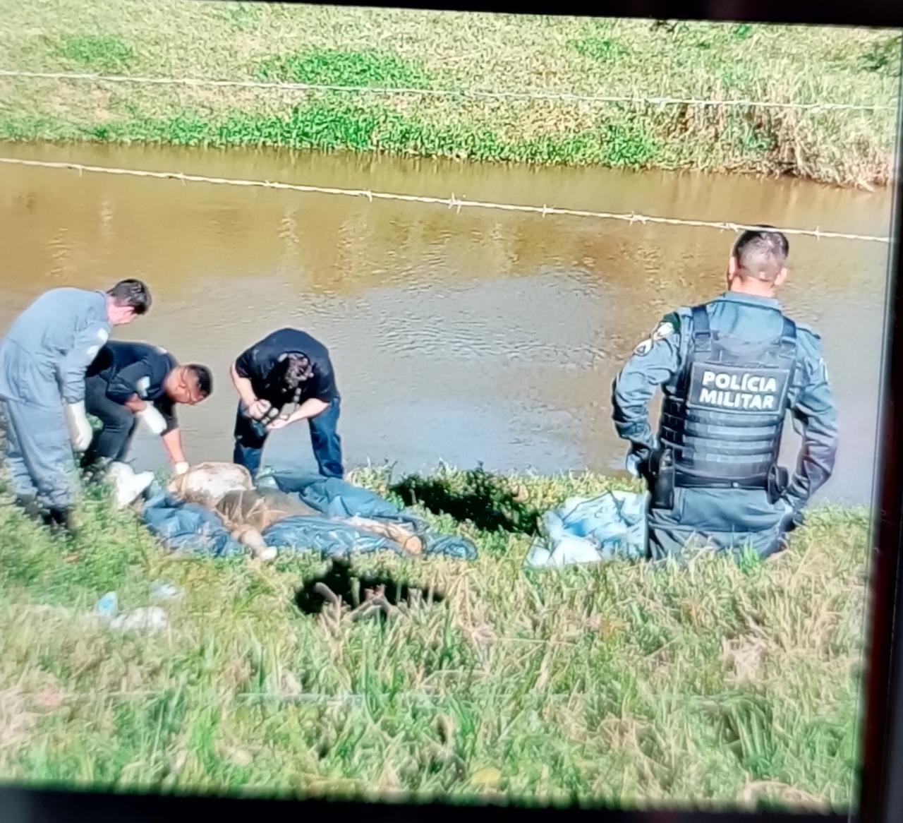 Corpo encontrado sem cabeça Corpo encontrado sem cabeça