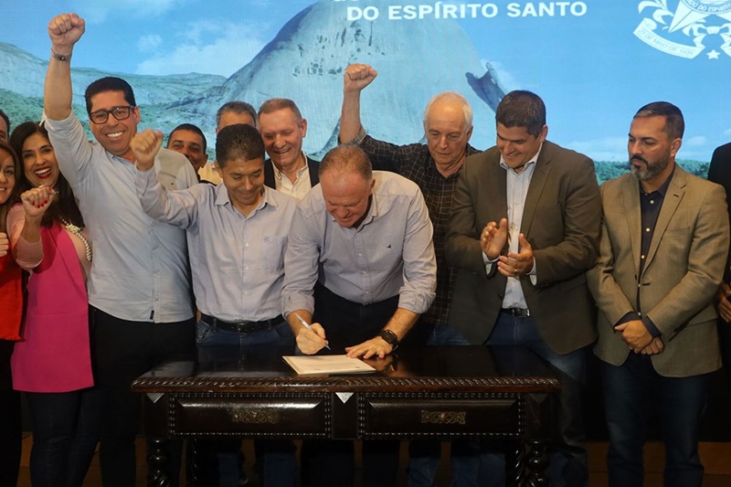Governador-anuncia-R-16-bilhao-em-obras-rodoviarias-e-de-infraestrutura-no-ES Governador-anuncia-R-16-bilhao-em-obras-rodoviarias-e-de-infraestrutura-no-ES