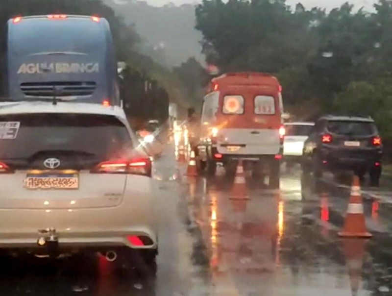 Acidentes-com-feridos-complicam-o-transito-da-BR-262-na-tarde-do-Dia-dos-Pais Acidentes-com-feridos-complicam-o-transito-da-BR-262-na-tarde-do-Dia-dos-Pais
