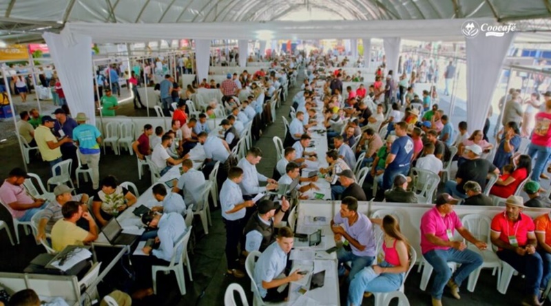 Mais-de-10-mil-pessoas-participam-da-Feira-de-Negocios-da-Coocafe-e-da-Coocafest Mais-de-10-mil-pessoas-participam-da-Feira-de-Negocios-da-Coocafe-e-da-Coocafest