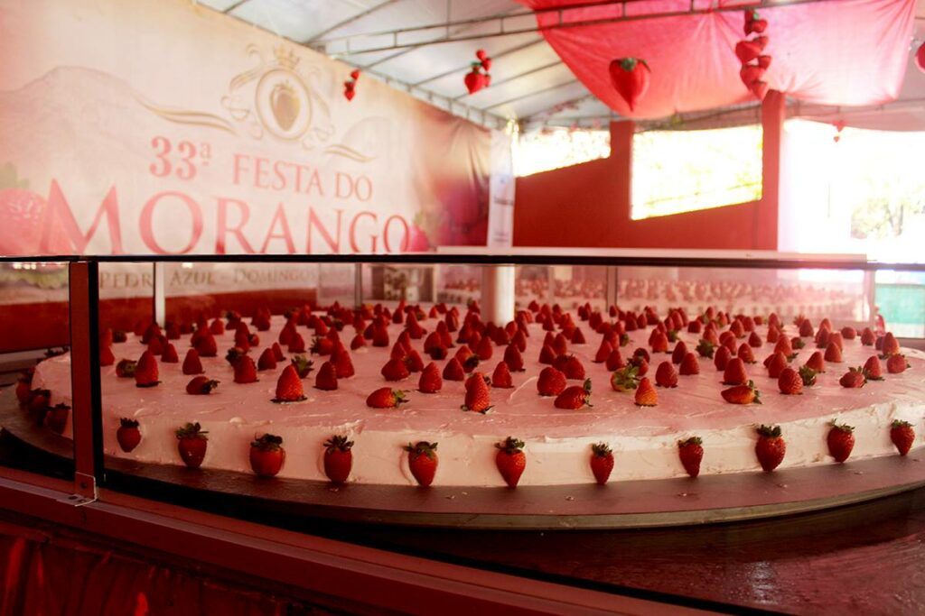 torta-gigante-morango