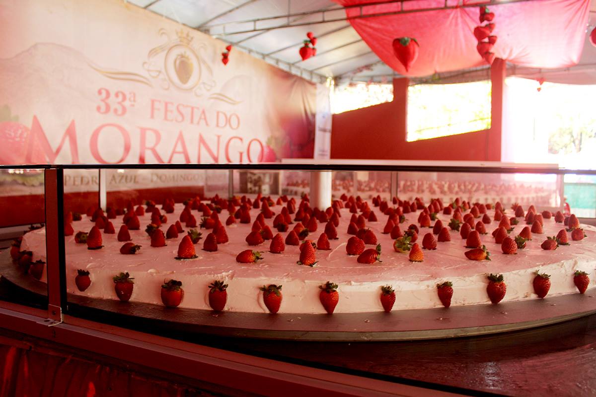 torta-gigante-morango torta-gigante-morango