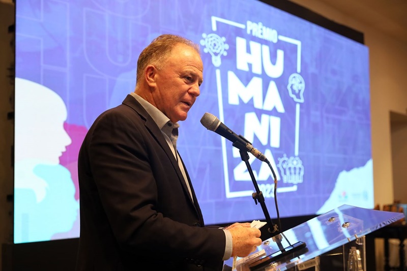 Servidores-comemoram-entrega-do-Premio-Humaniza-2023 Servidores-comemoram-entrega-do-Premio-Humaniza-2023
