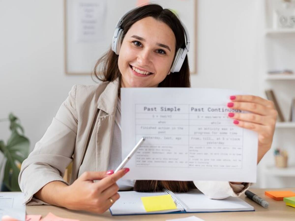 geral-23-02-freepik-professora-linguas