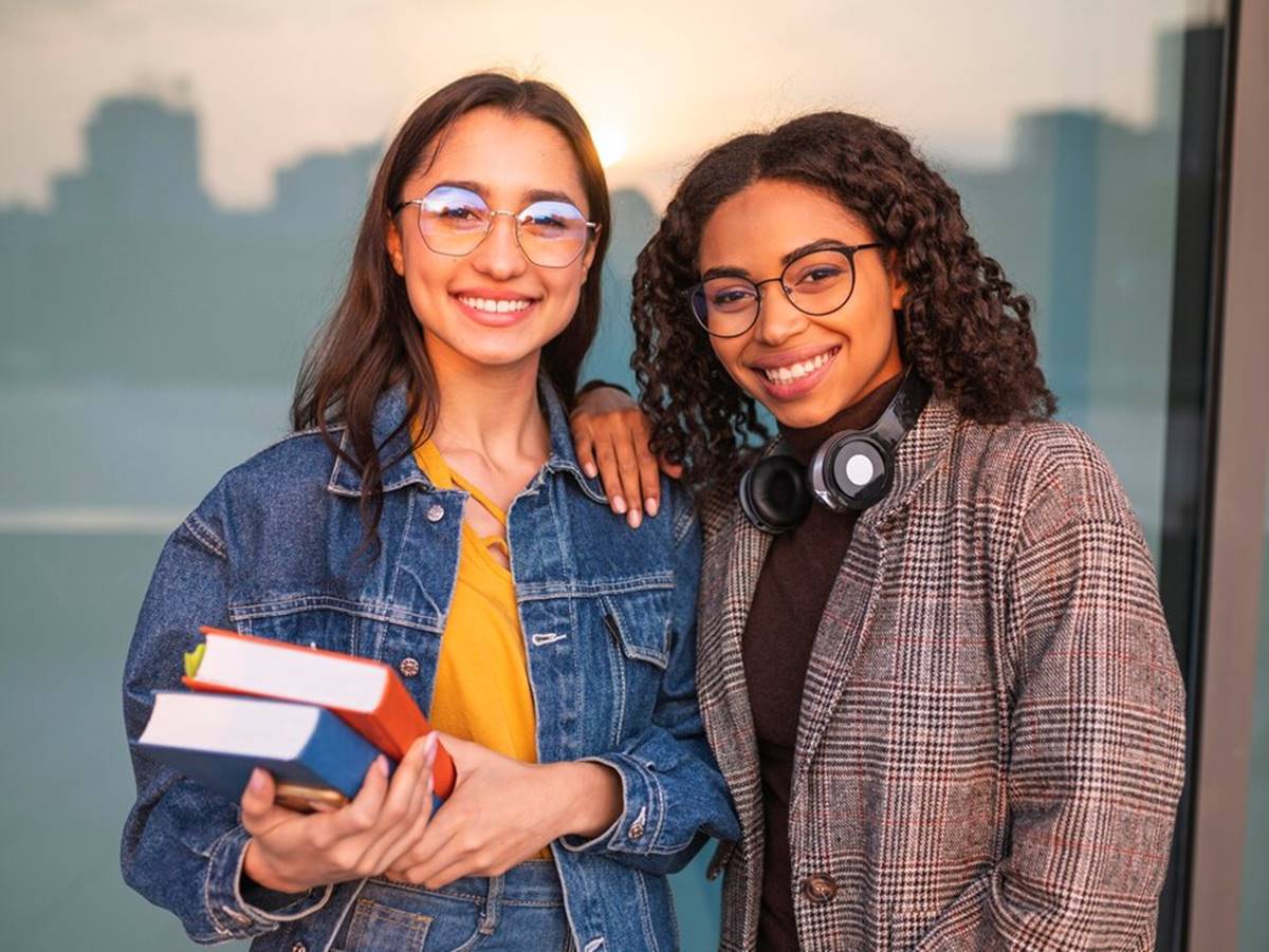 geral-26-02-freepik-estudantes