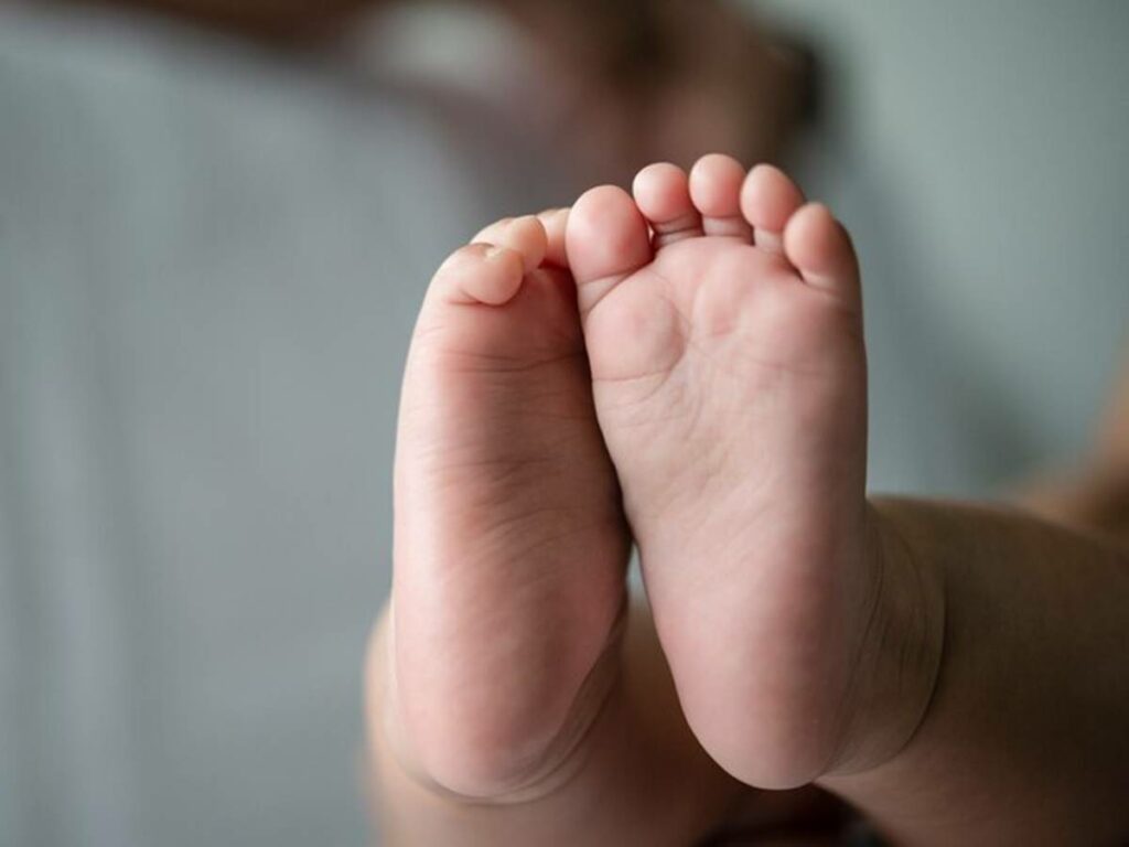 saude-07-02-freepik-pe-bebe