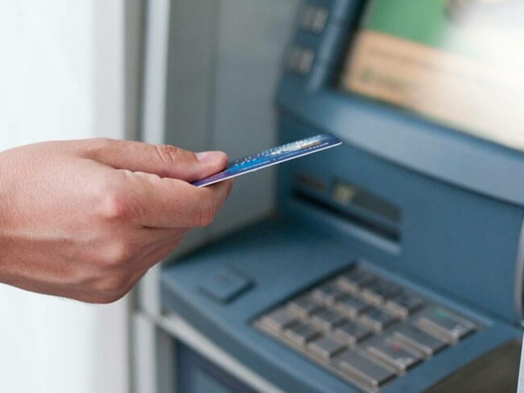 brasil-15-03-freepik-caixa-eletronico