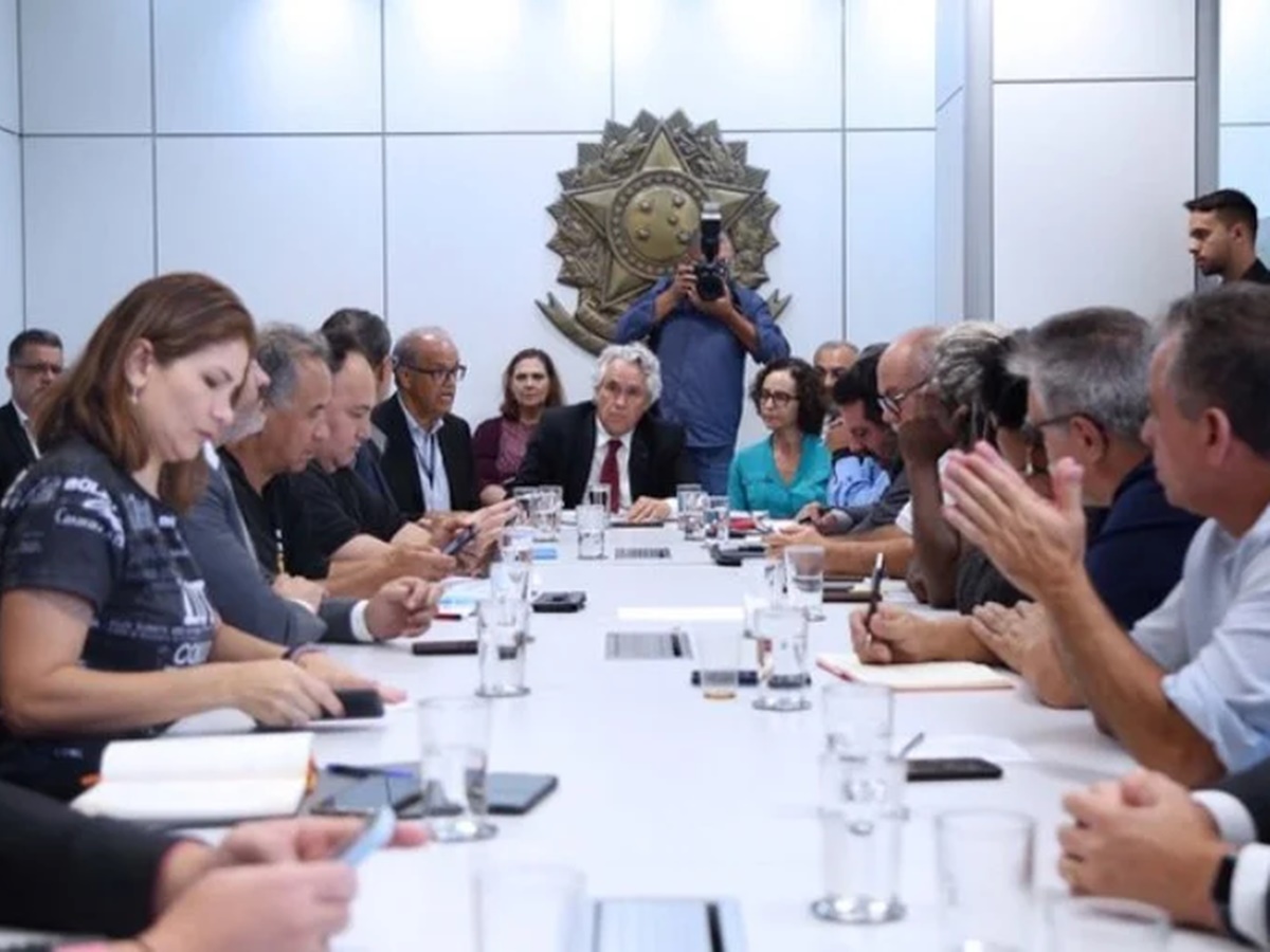 Governo sobe auxílio-alimentação de servidores federais para R$ 1 mil